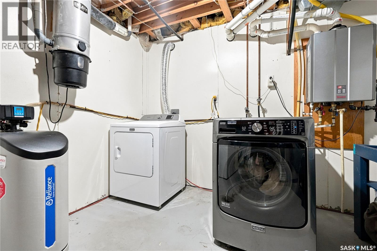 986 Rowell CRESCENT N - Image 36