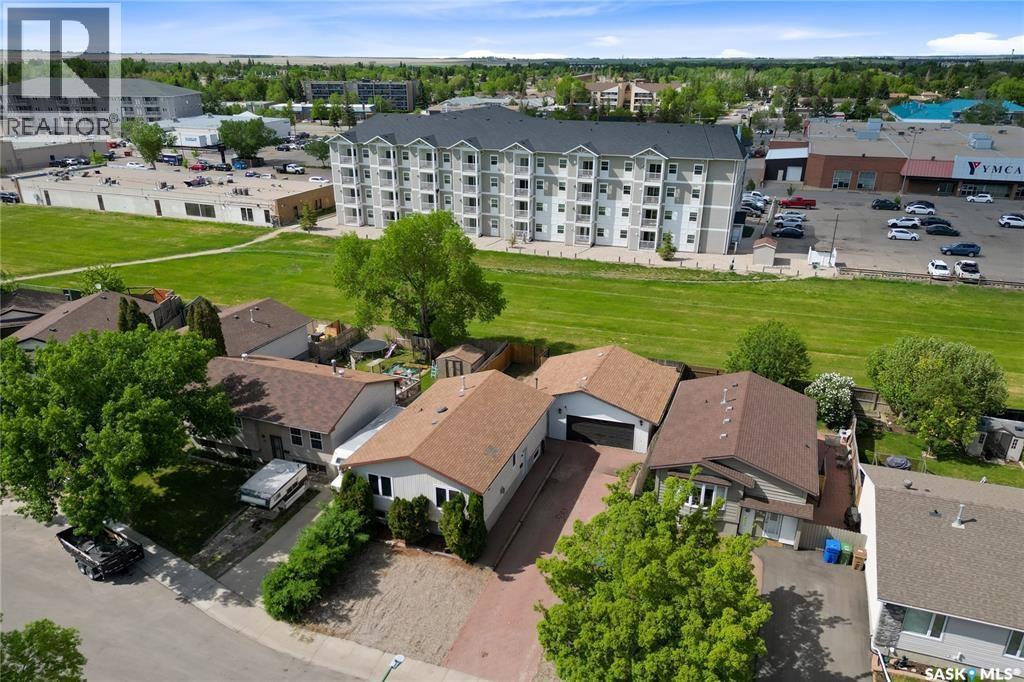986 Rowell CRESCENT N - Image 47