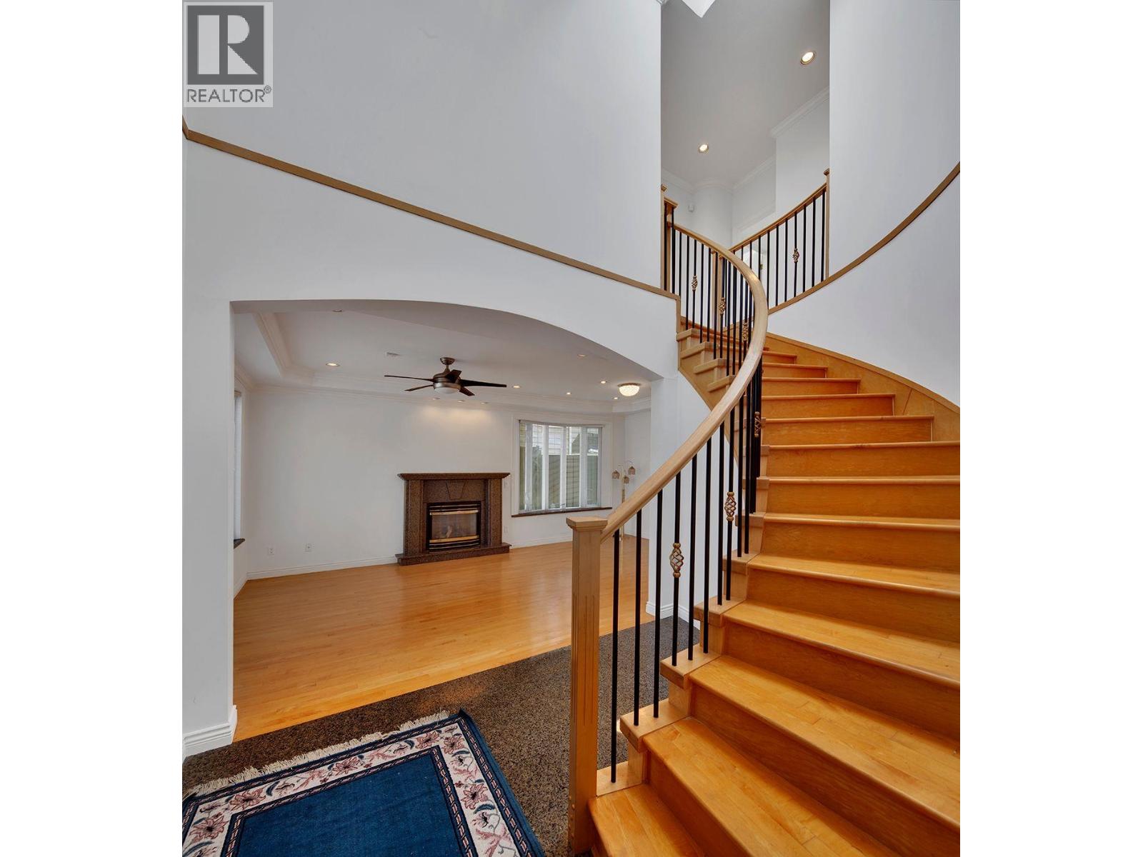 213 W 28TH STREET, North Vancouver