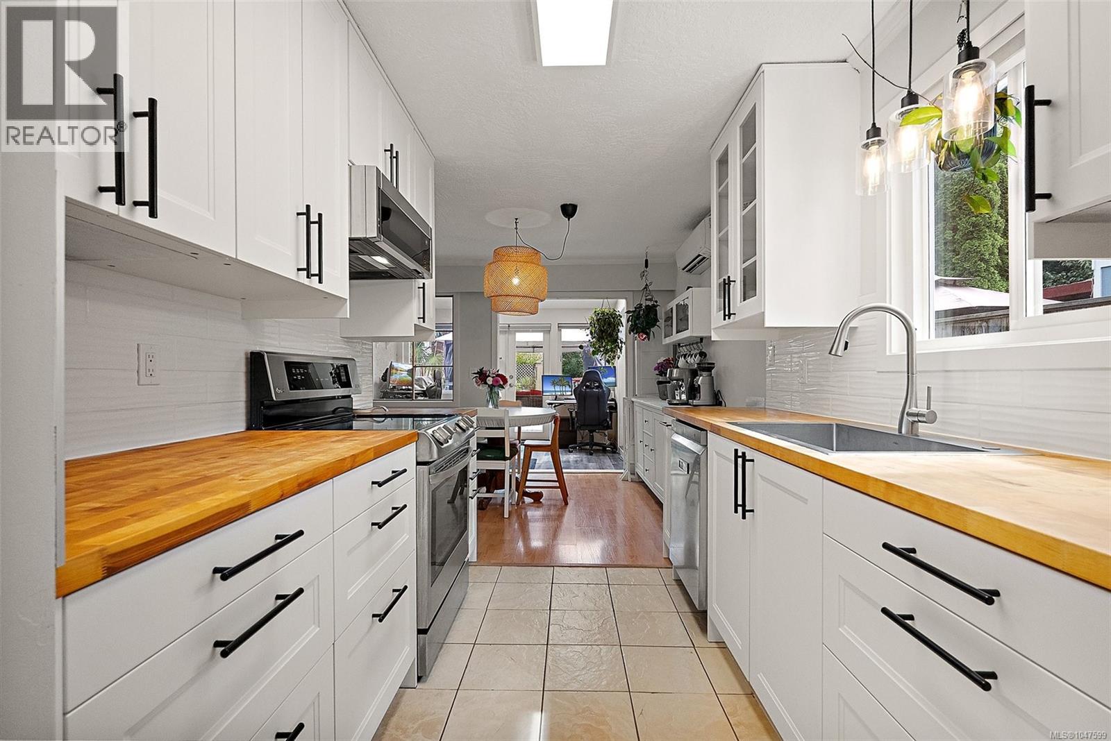 191 Atkins Rd, View Royal