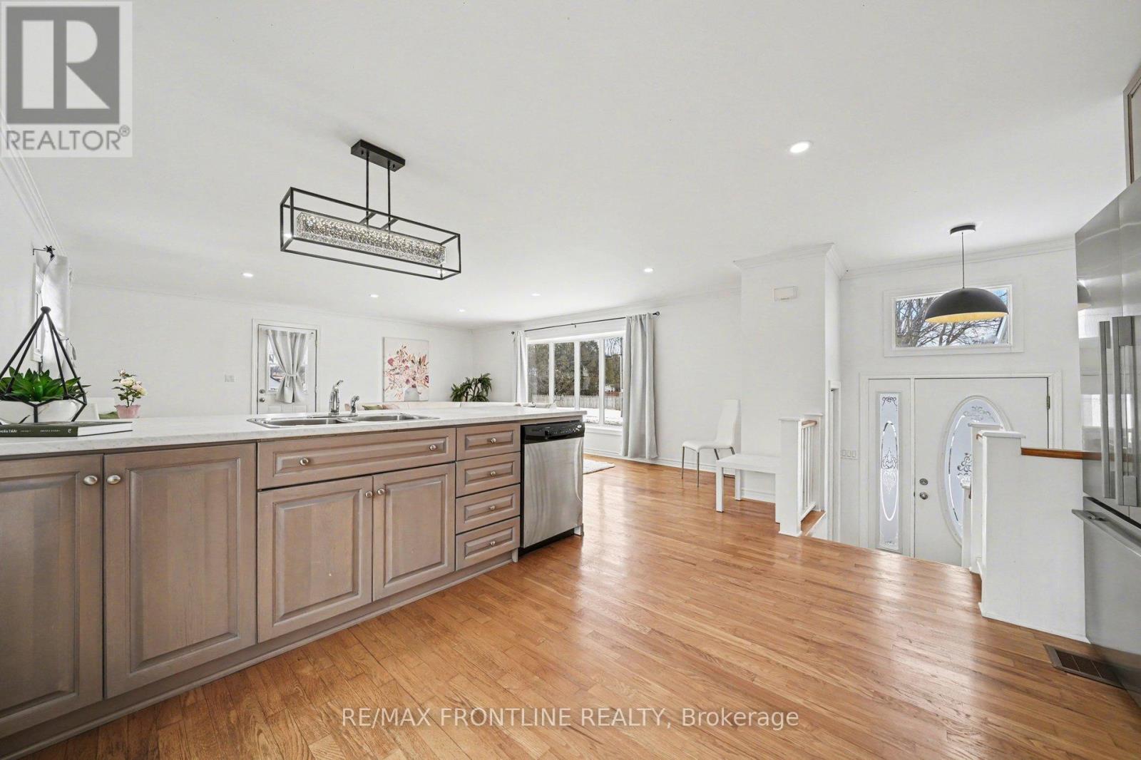 68 DRUMMOND STREET W - Image 4