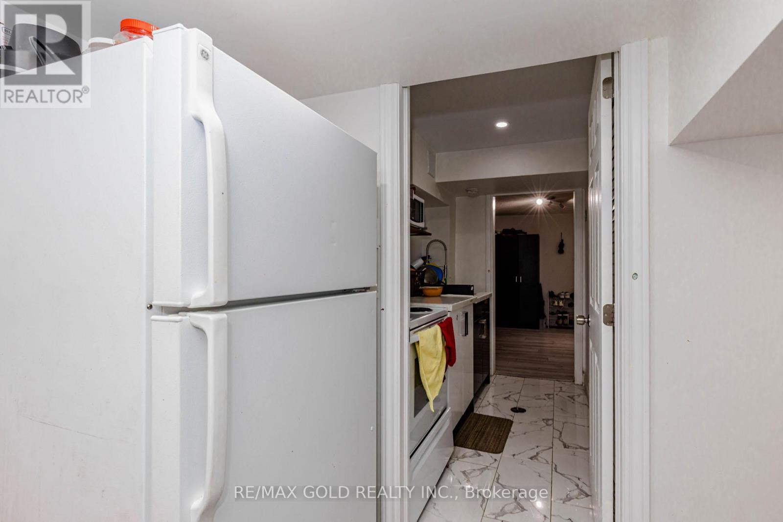 28 RIVERMERE COURT - 48