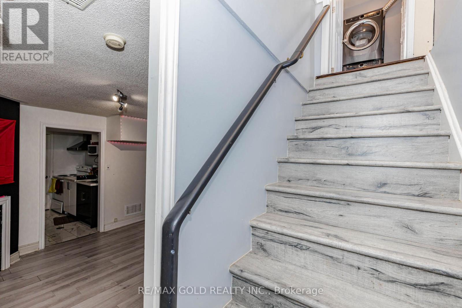 28 RIVERMERE COURT - 43