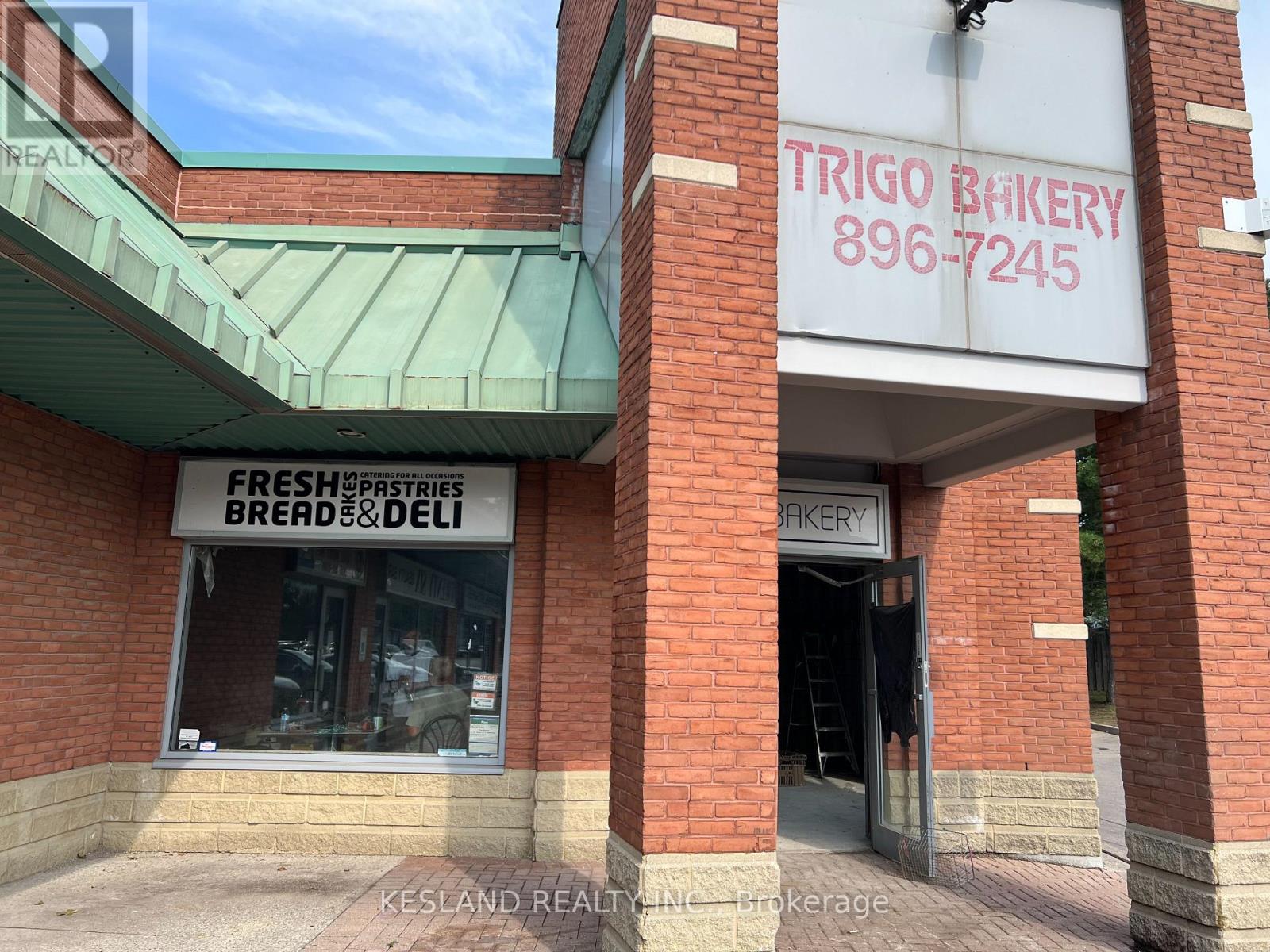 Property for lease at 8 - 289 DUNDAS STREET E