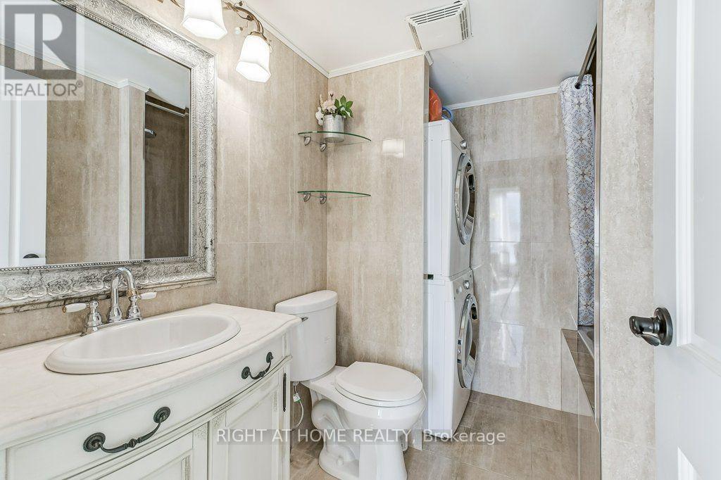 #PH2 25 GRENVILLE STREET - 22