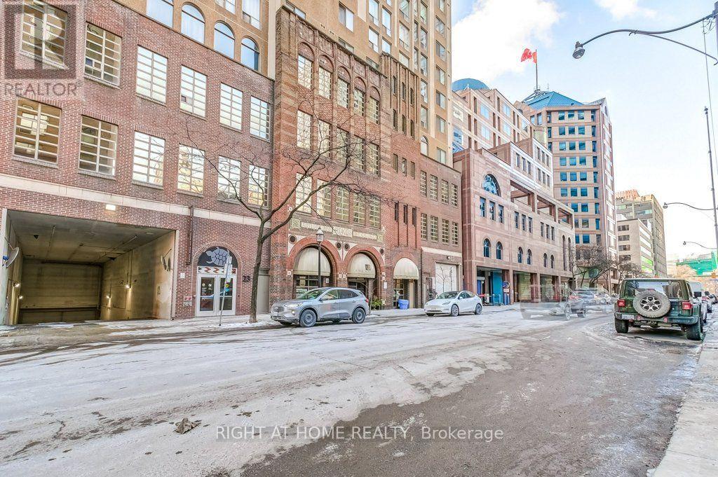 #PH2 25 GRENVILLE STREET - Image 35