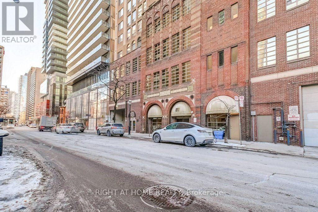 #PH2 25 GRENVILLE STREET - Image 36
