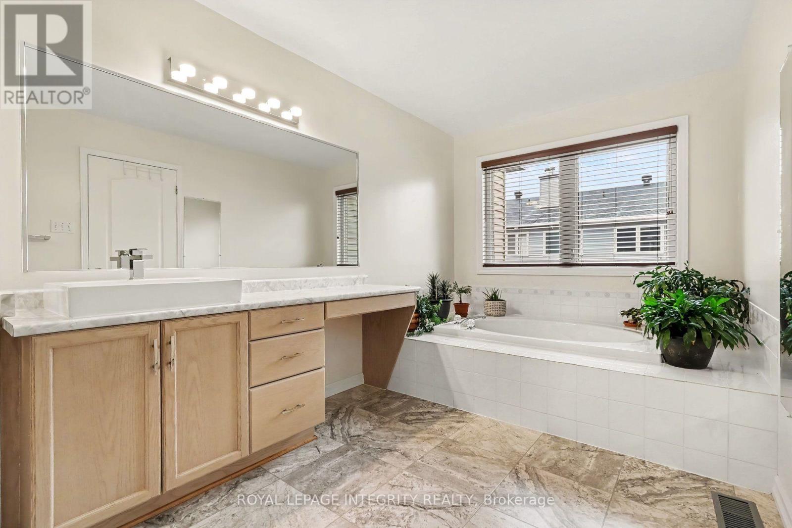 16 STREAMWOOD LANE - 17