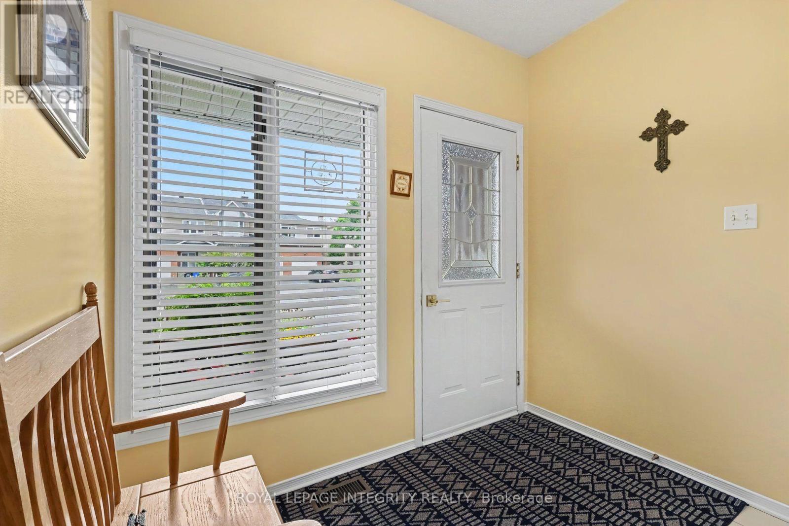 Good sized front entry