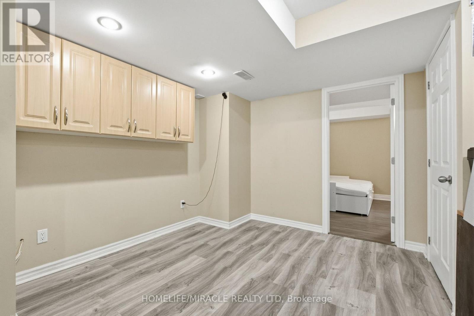 243 VENICE GATE DRIVE - 35