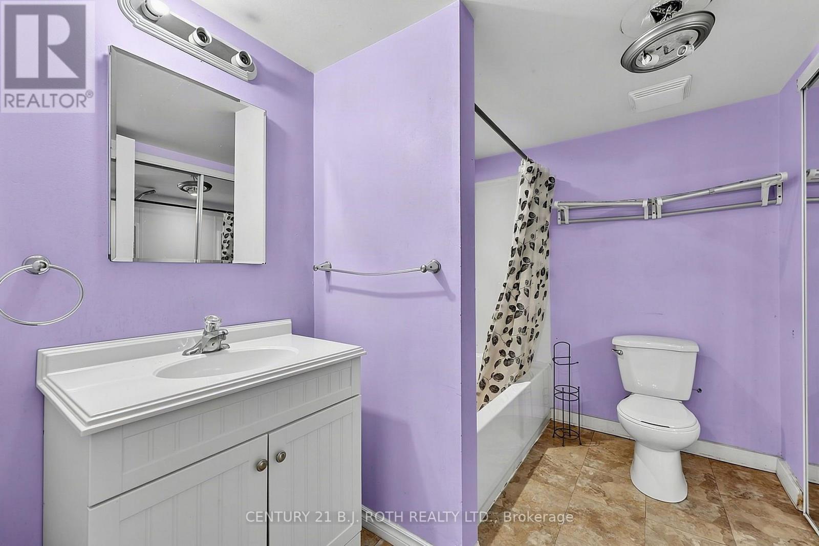 104 WOODSIDE DRIVE - 32