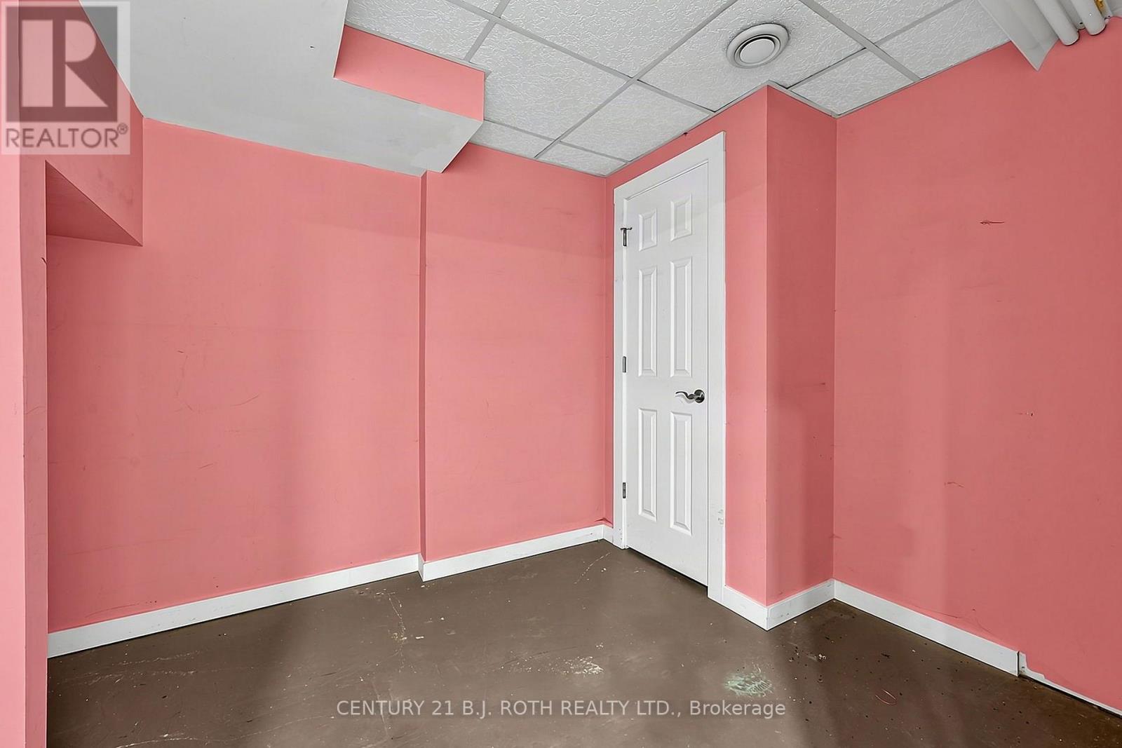104 WOODSIDE DRIVE - 30