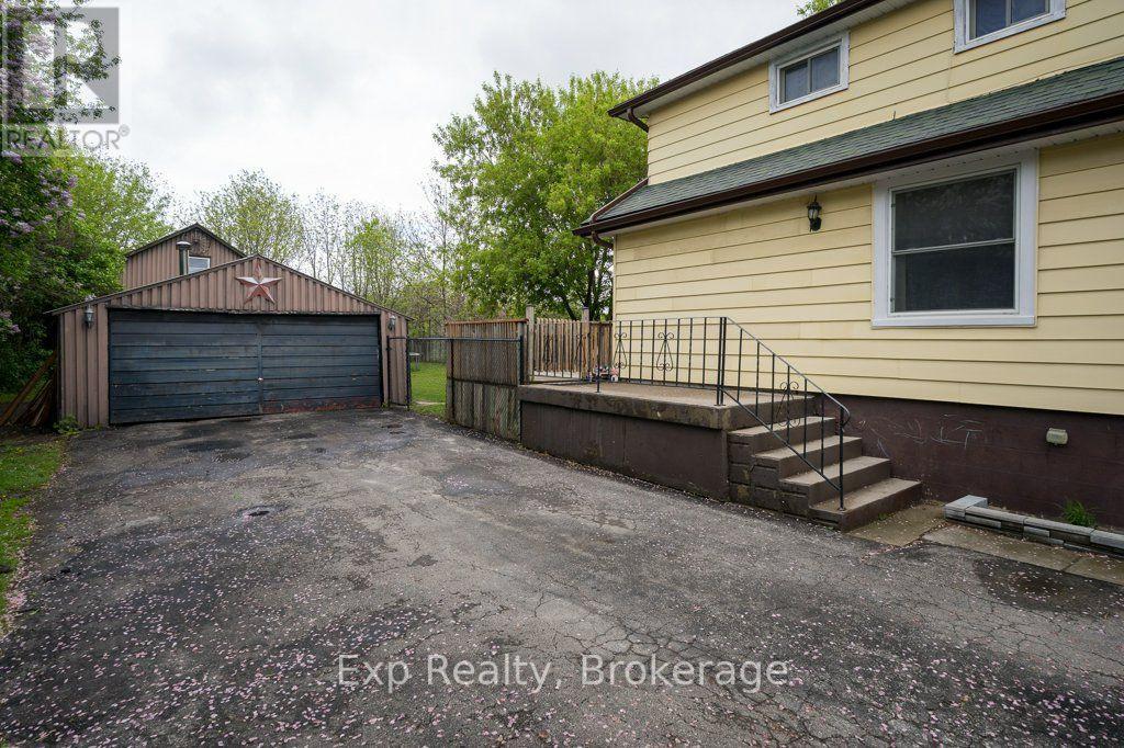 525 CANNIFTON ROAD N - Image 32