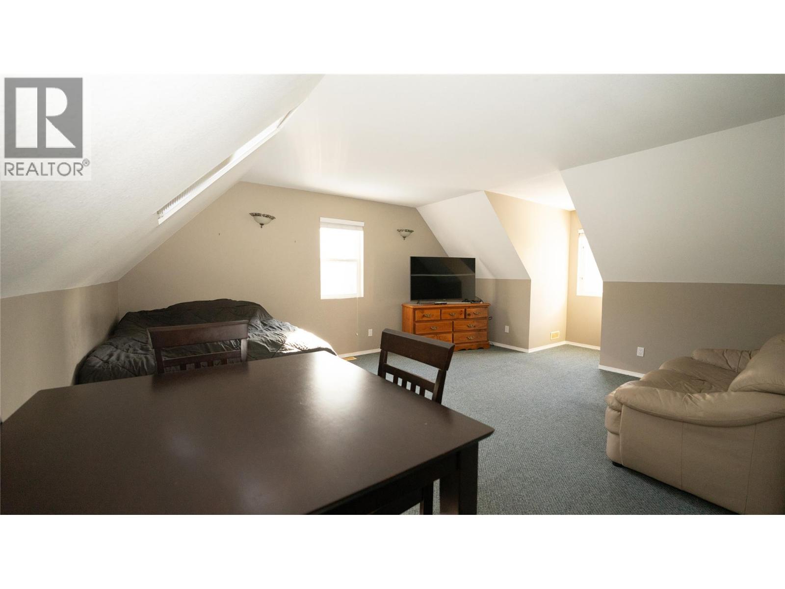 401 Gillis Avenue, Sicamous