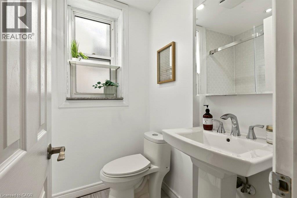57 BALSAM Avenue S - Image 24