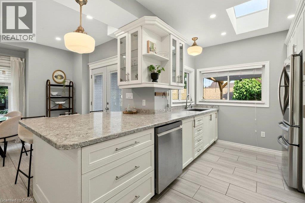 57 BALSAM Avenue S - Image 12