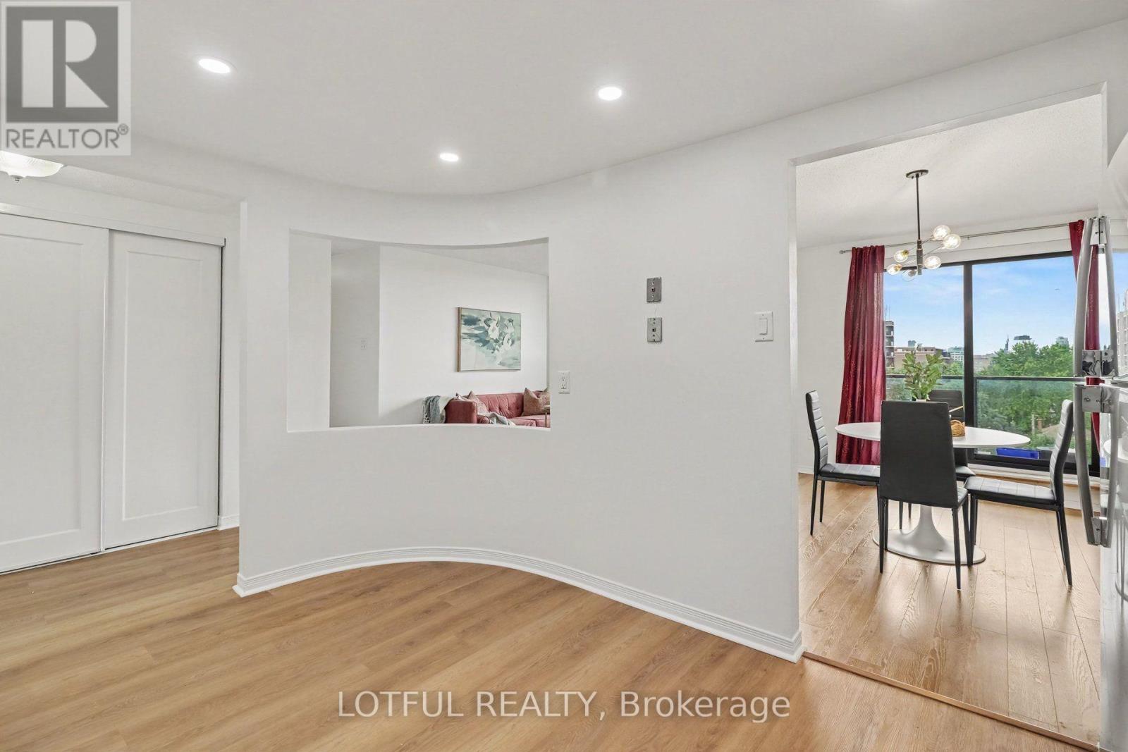 #605 99 HOLLAND AVENUE - 19