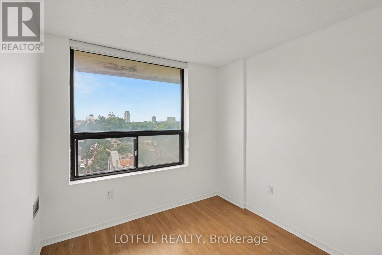#605 99 HOLLAND AVENUE - 26