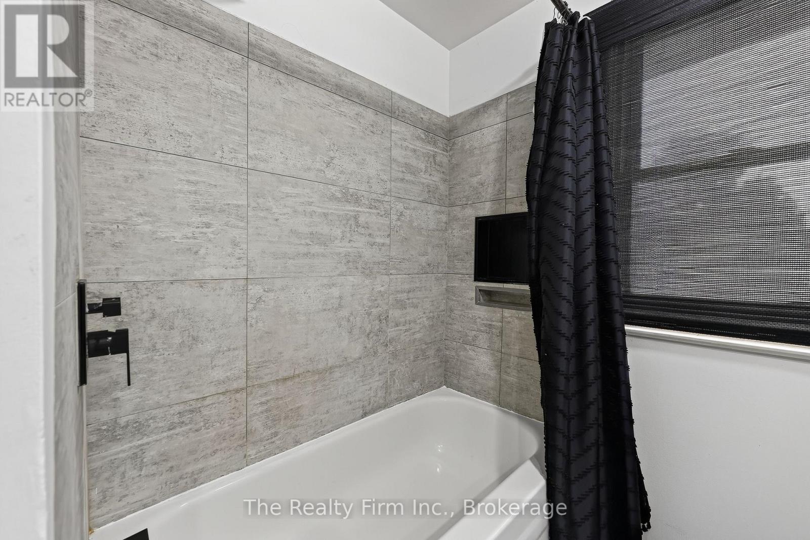 652 MILLER STREET - Image 27