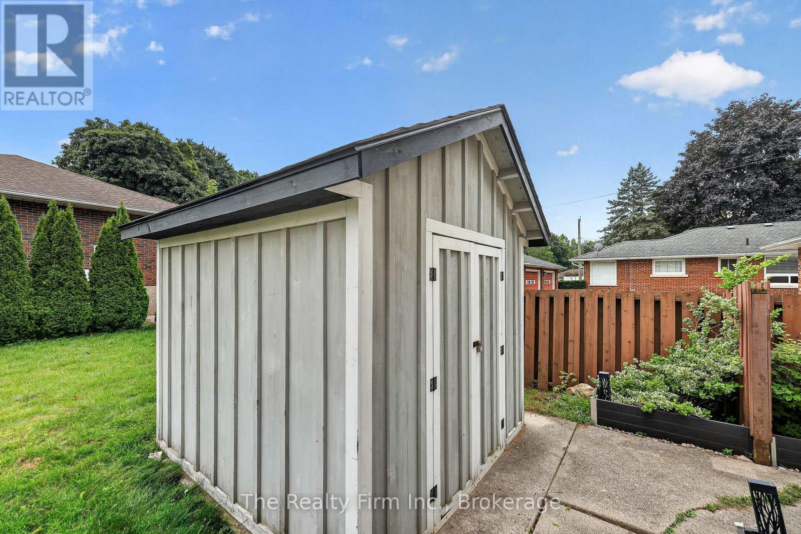 652 MILLER STREET - 35