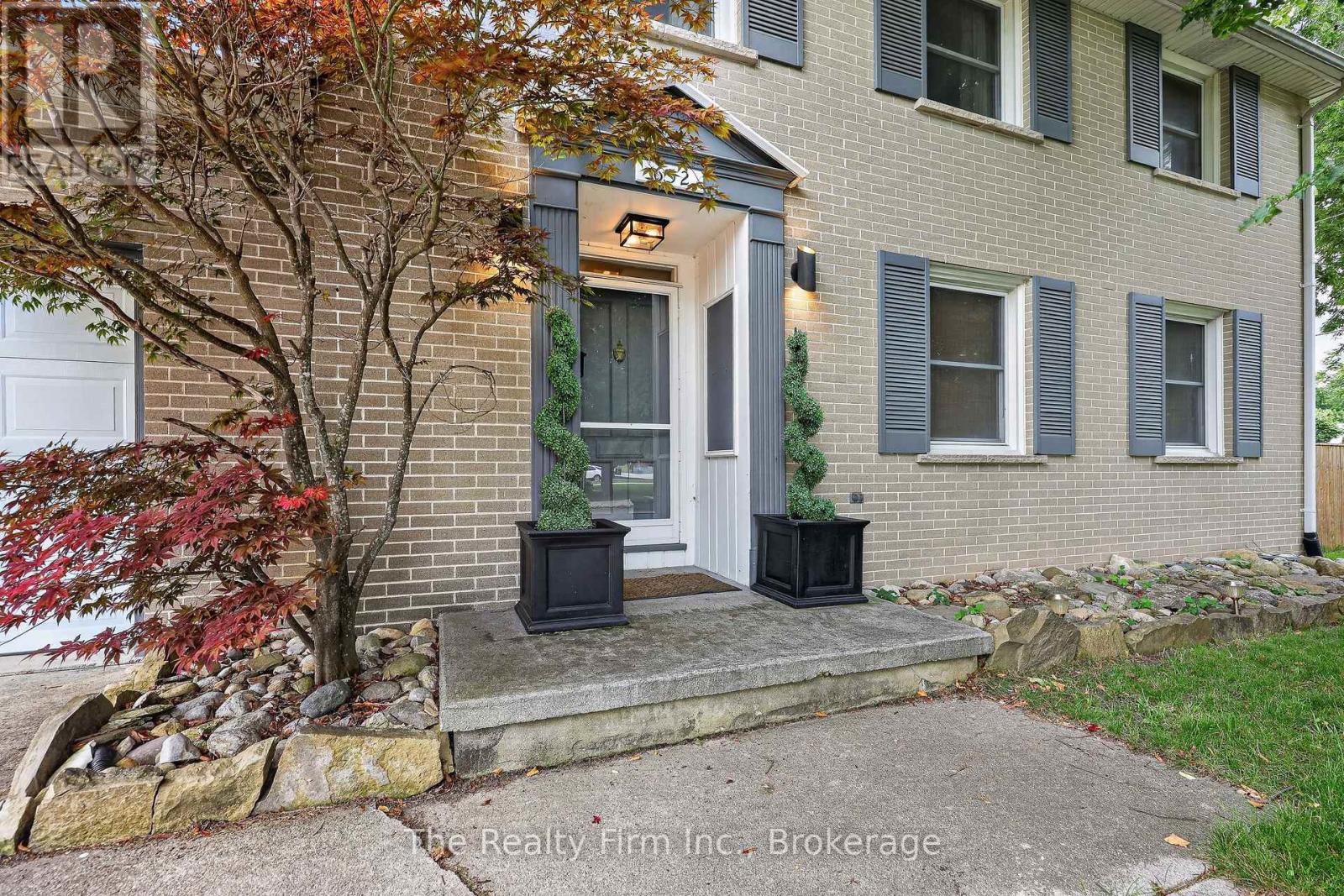 652 MILLER STREET - 4