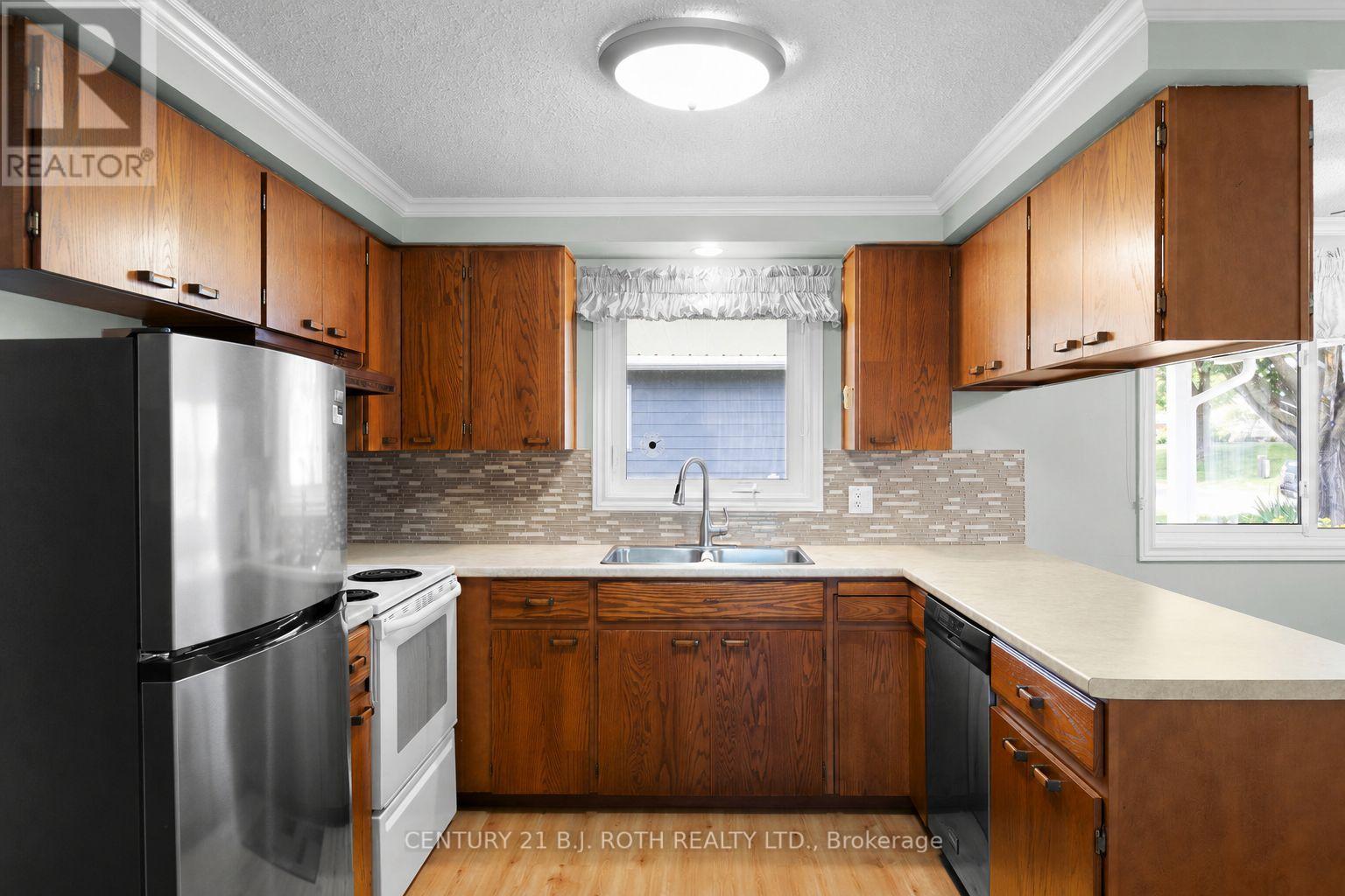 19 MAPLE CRESCENT - Image 5