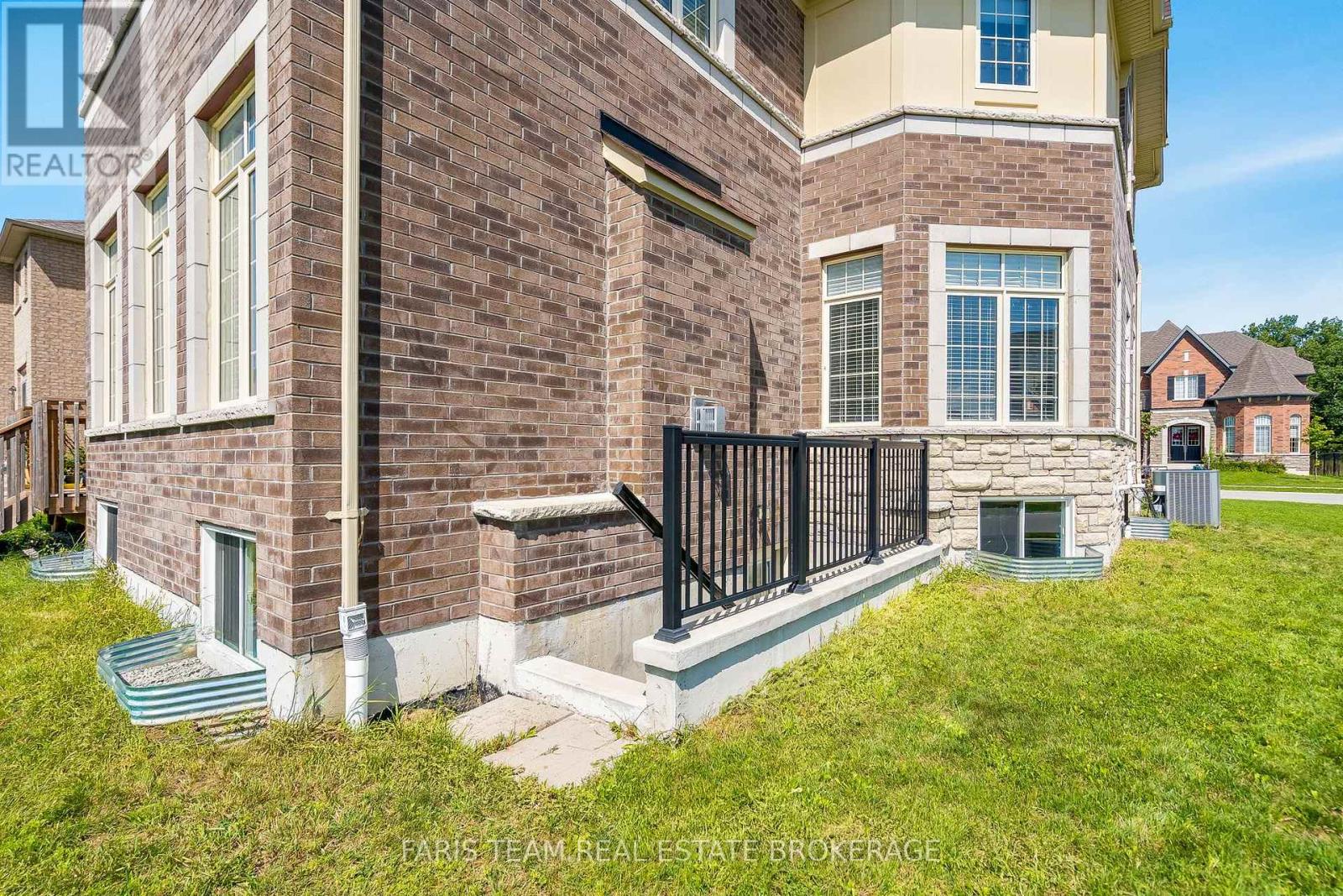 12 THOMPSON WAY - Image 42
