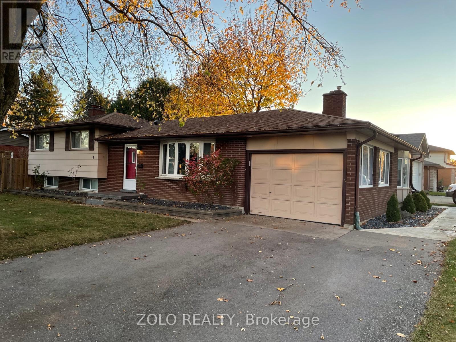 LOWER - 3 OLD YORK CRESCENT — photo 1