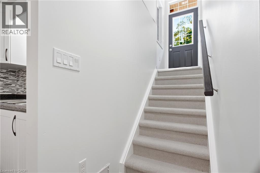 #D11 1941 OTTAWA Street S - 4