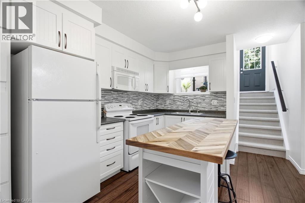 #D11 1941 OTTAWA Street S - 8