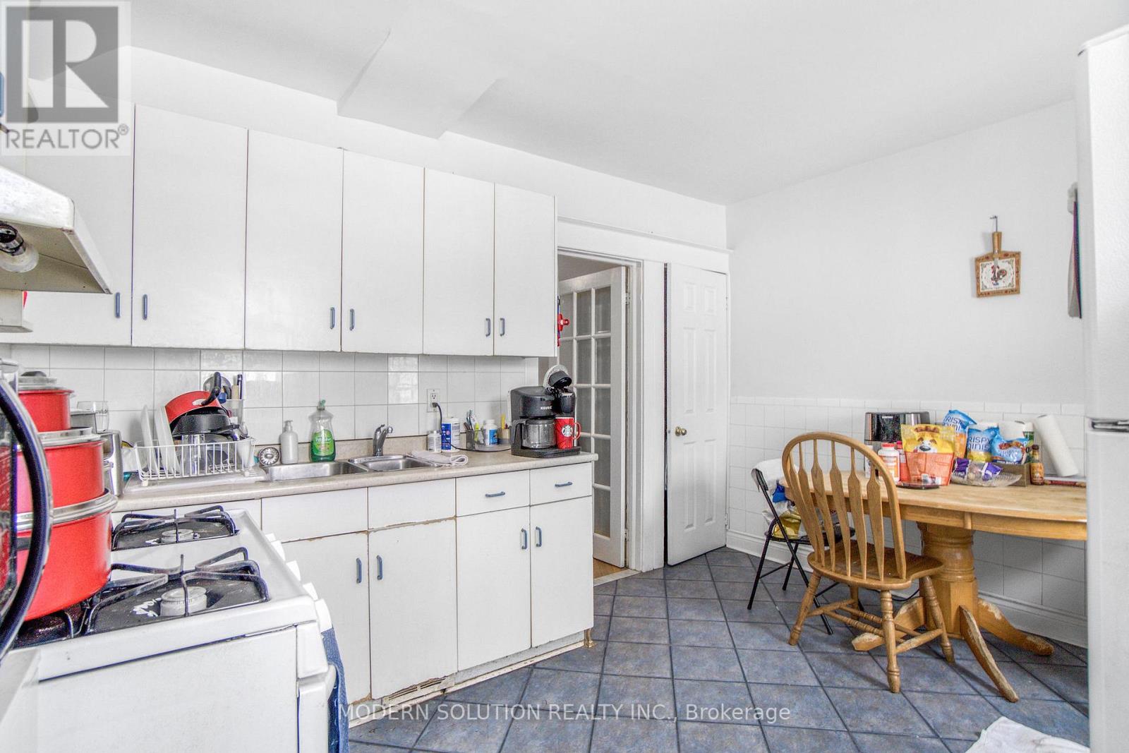2 ROCKWELL AVENUE - 13
