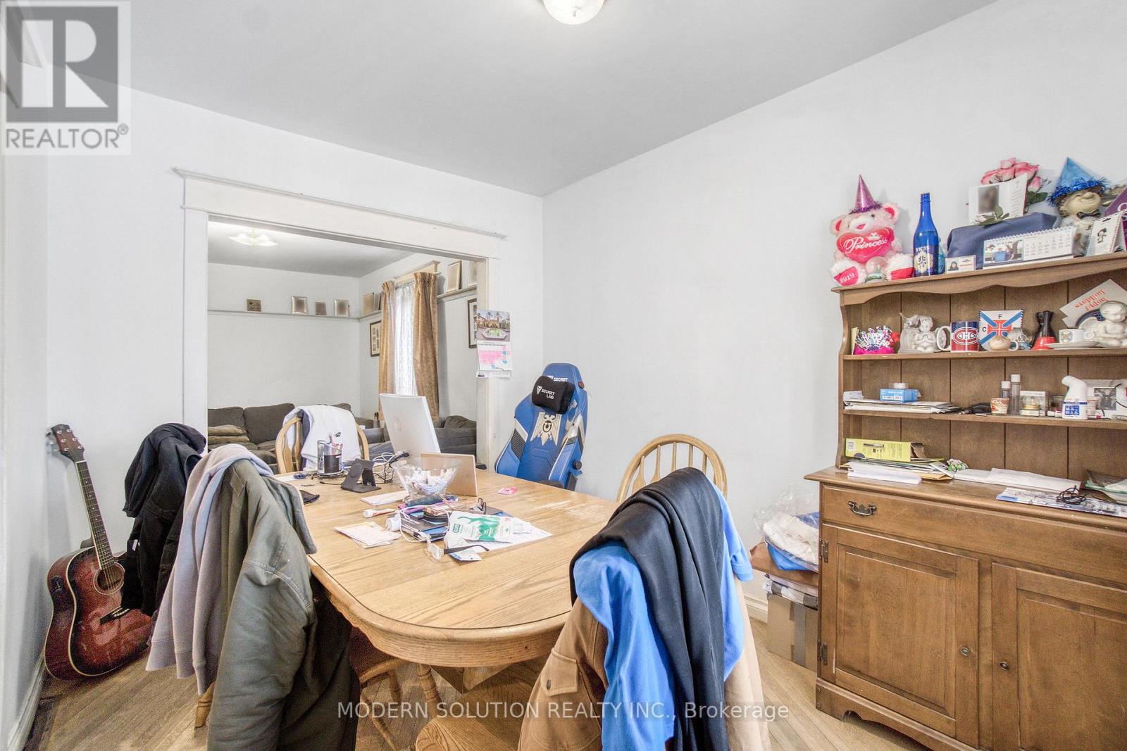 2 ROCKWELL AVENUE - 9