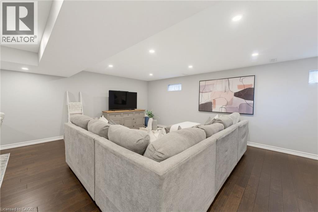 20 CLOVER Court - 25
