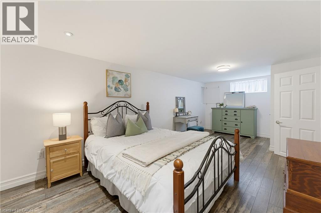 20 CLOVER Court - Image 32