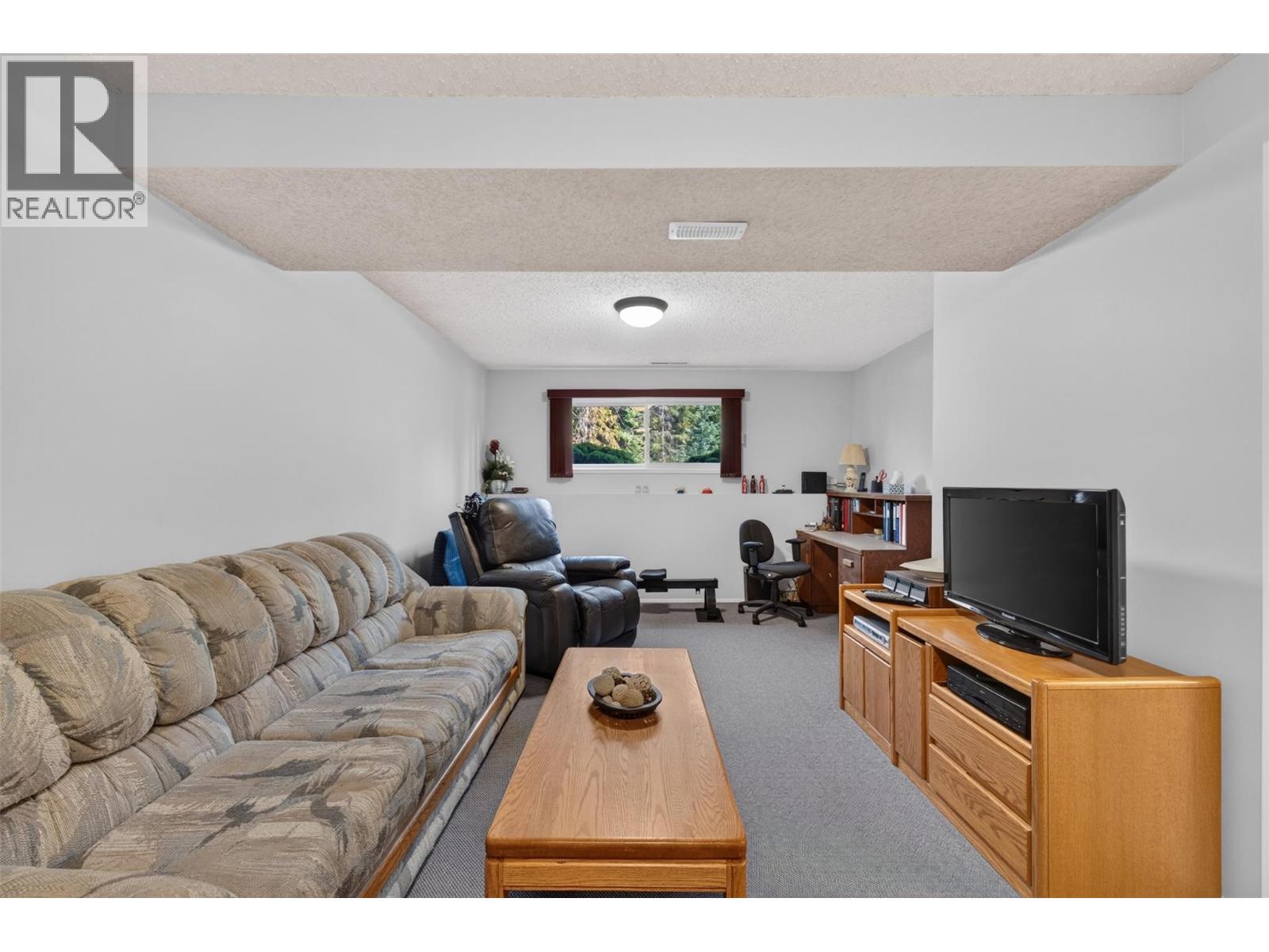 2730 5 Avenue NE - 27