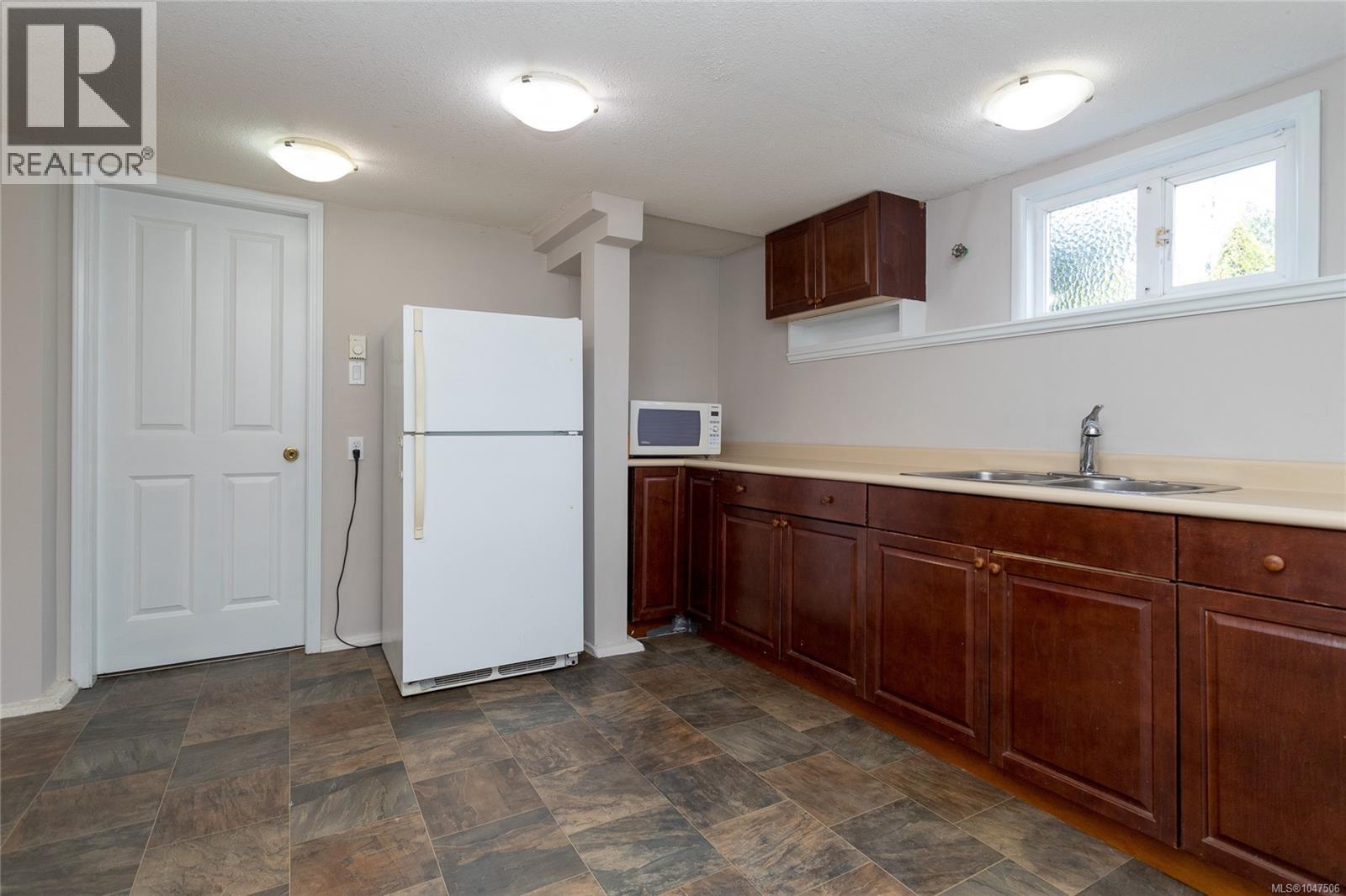 941 McKenzie Ave, Saanich