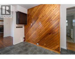 Primary Bedroom - 941 Mckenzie Ave, Saanich, BC V8X3G8 Photo 13