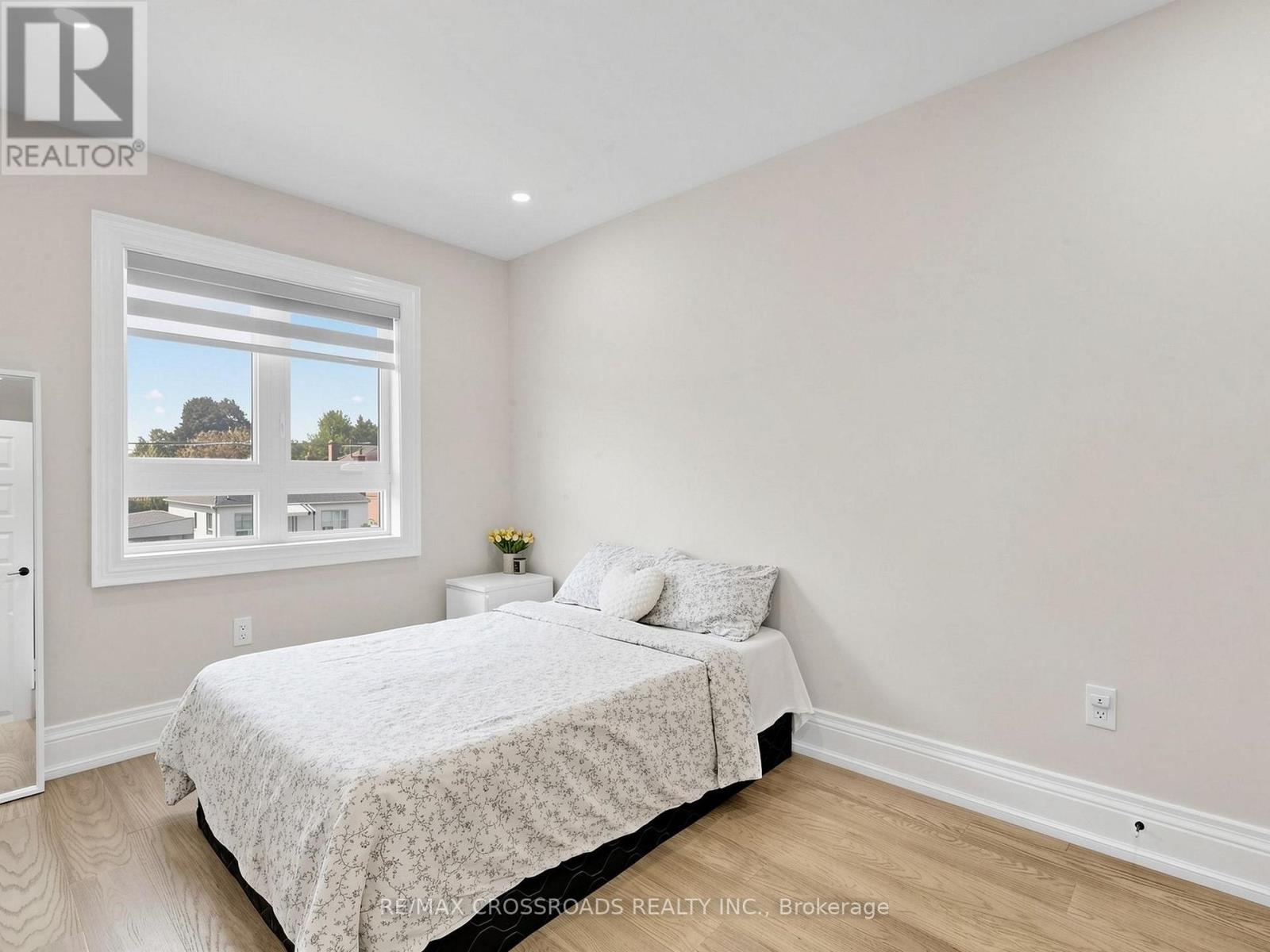 478 AYLESWORTH AVENUE E - 25