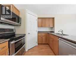 Kitchen - 110 Bennion Crescent, Saskatoon, SK S7W0H1 Photo 10