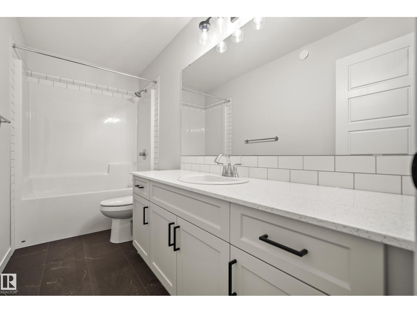 1224 MCLEOD AV - 39