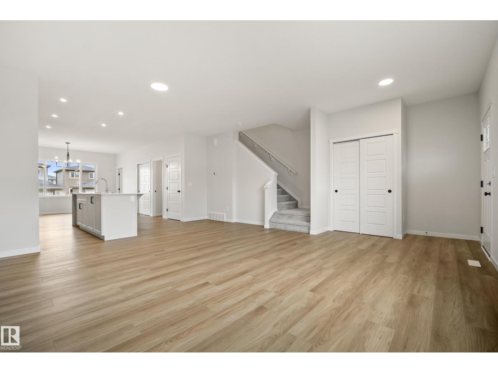 1224 MCLEOD AV - 11