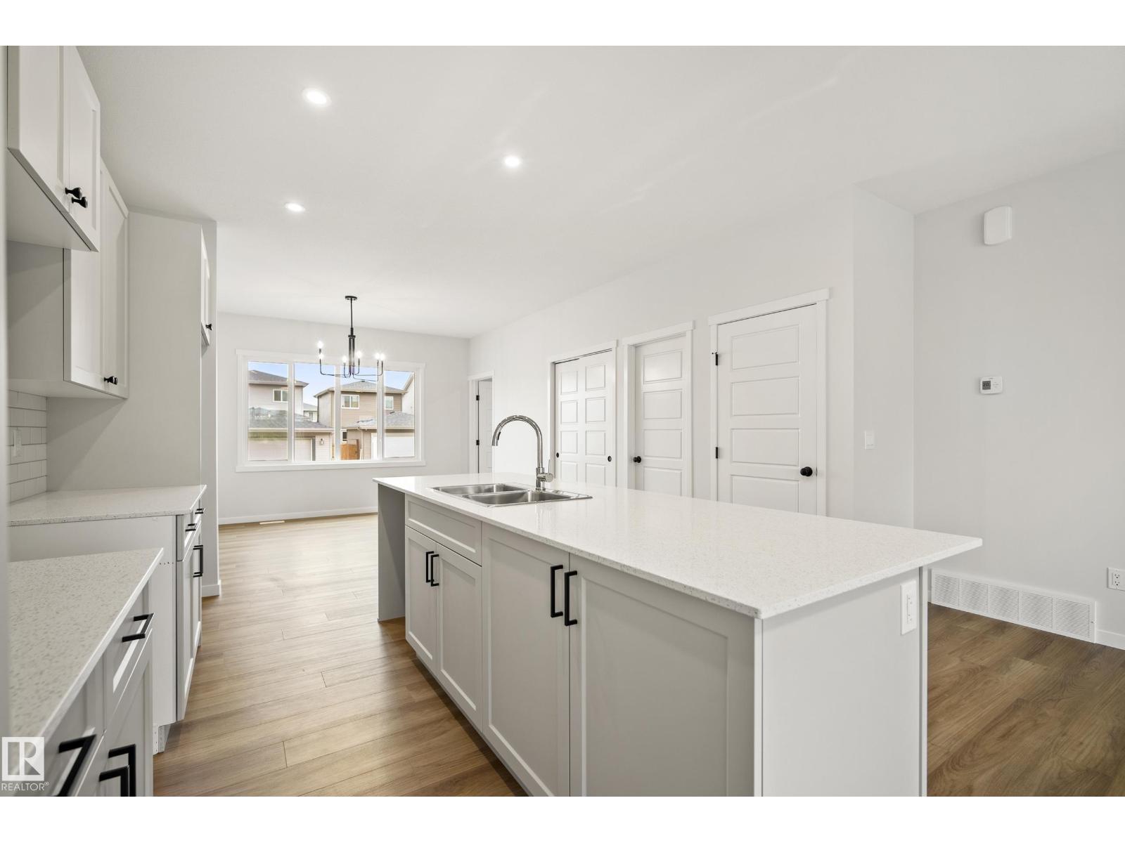 1224 MCLEOD AV - Image 16