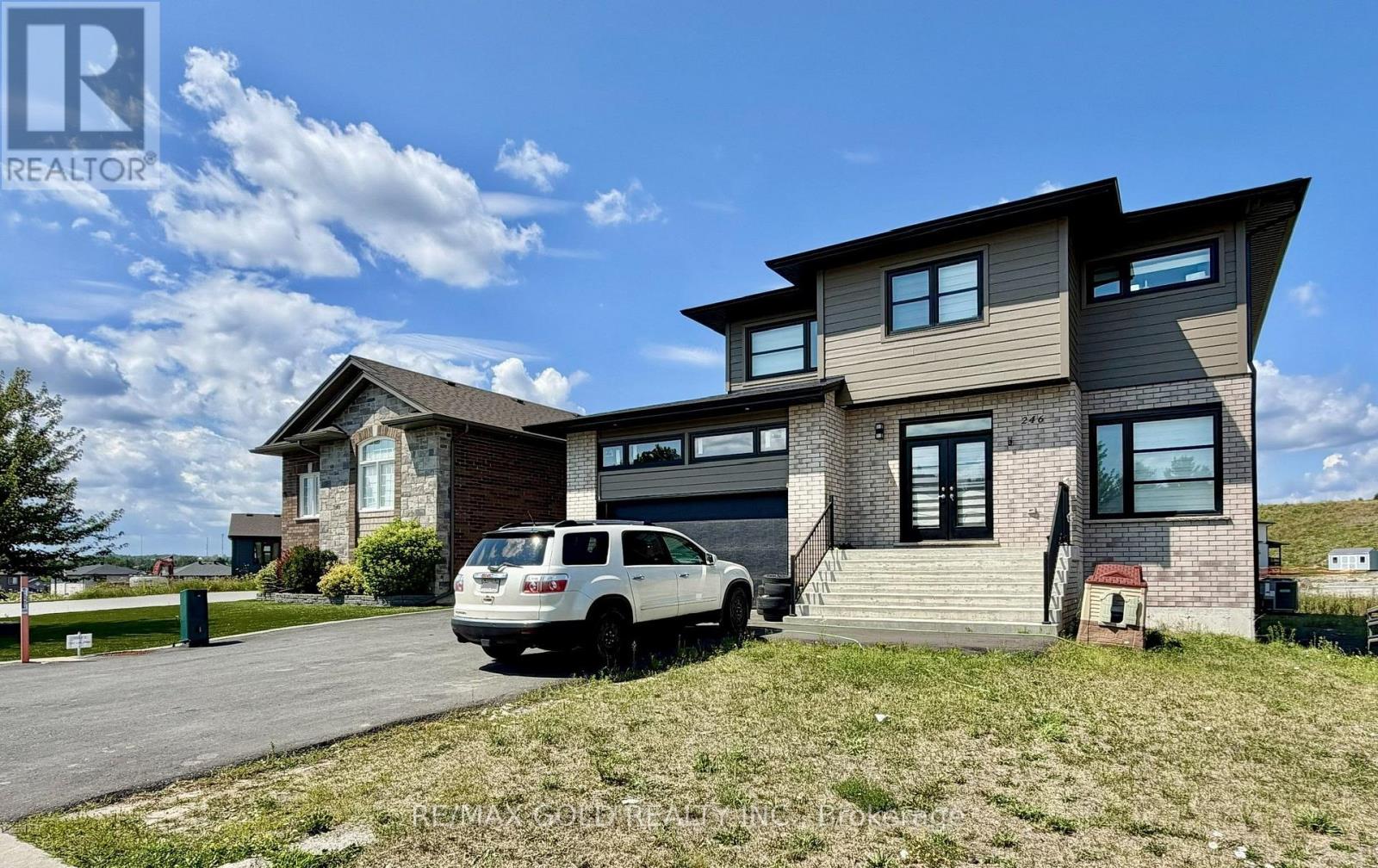 246 JEANINE STREET N - 3