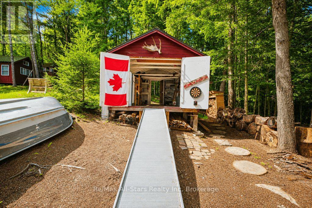 1142 SMOKE LAKE - 28