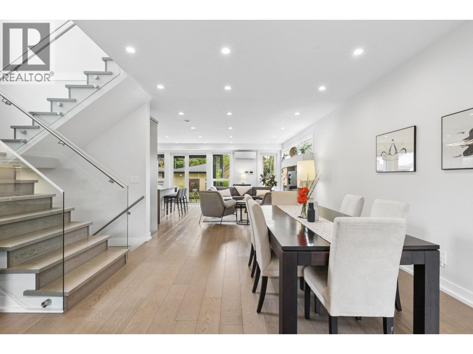 351 W 21ST STREET, North Vancouver