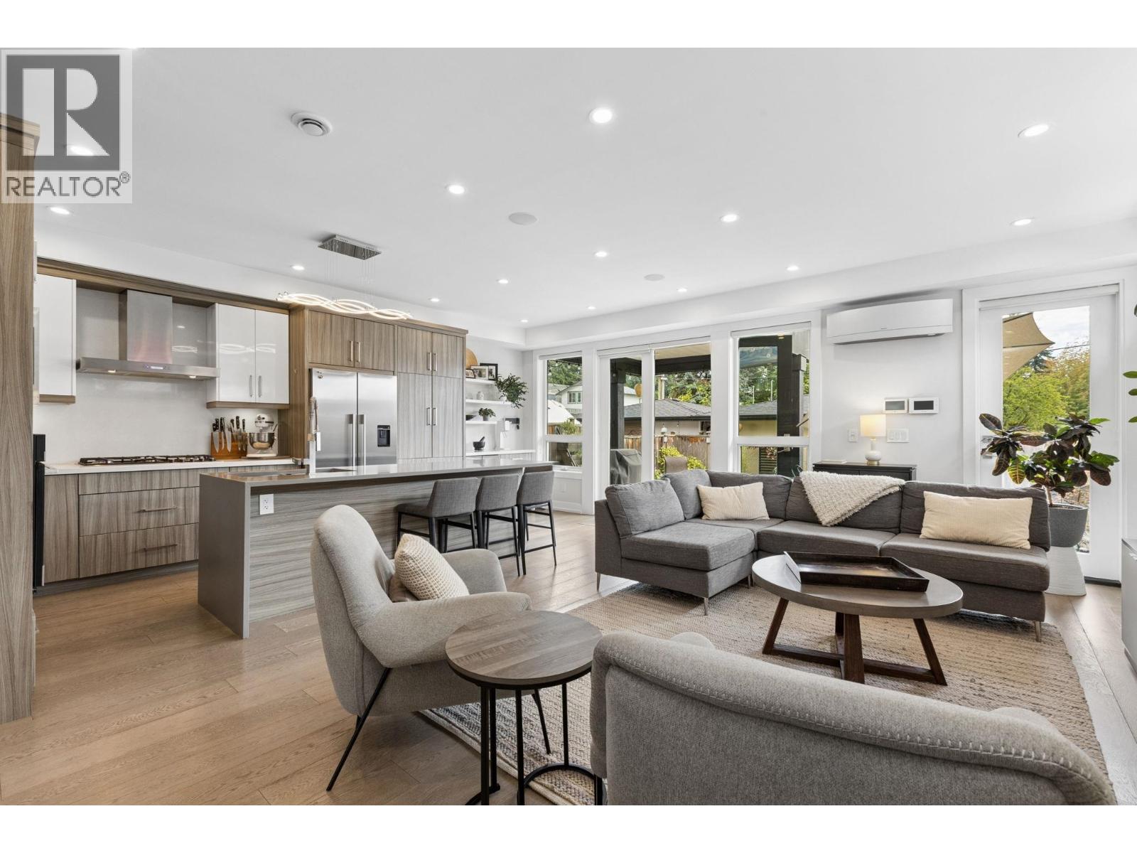 351 W 21ST STREET, North Vancouver