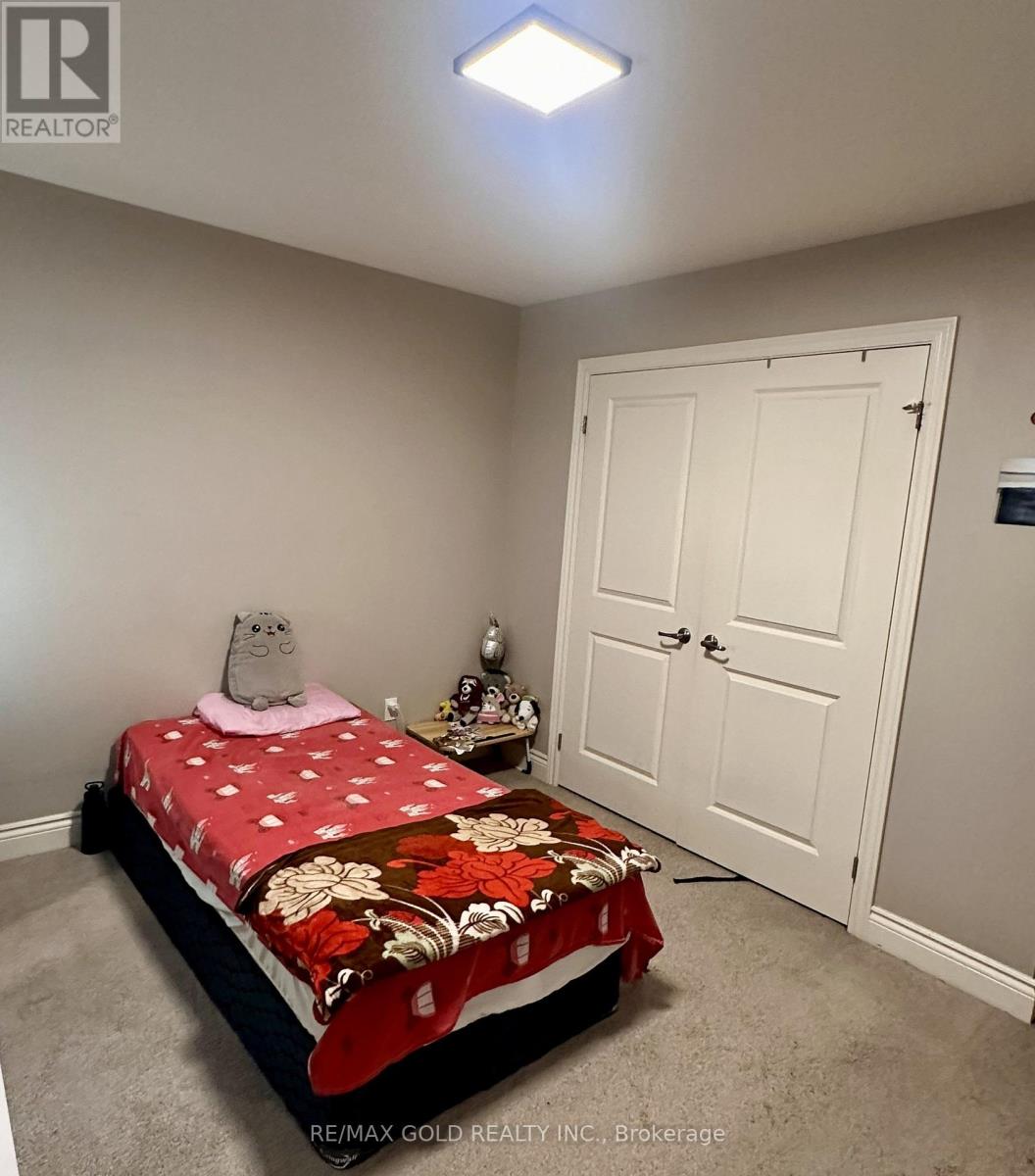 246 JEANINE STREET N - Image 25