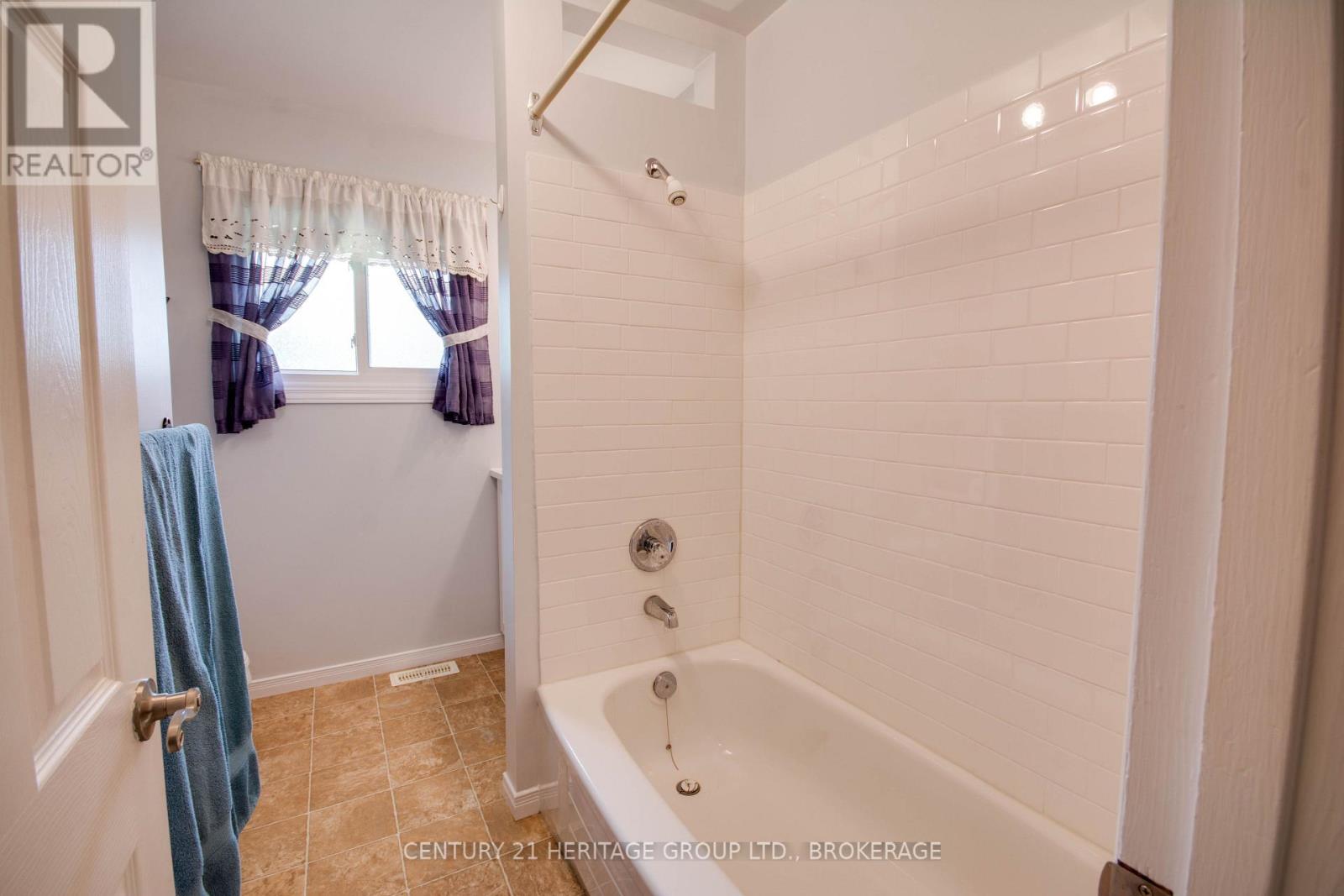 4309 MAPLE DRIVE - 20
