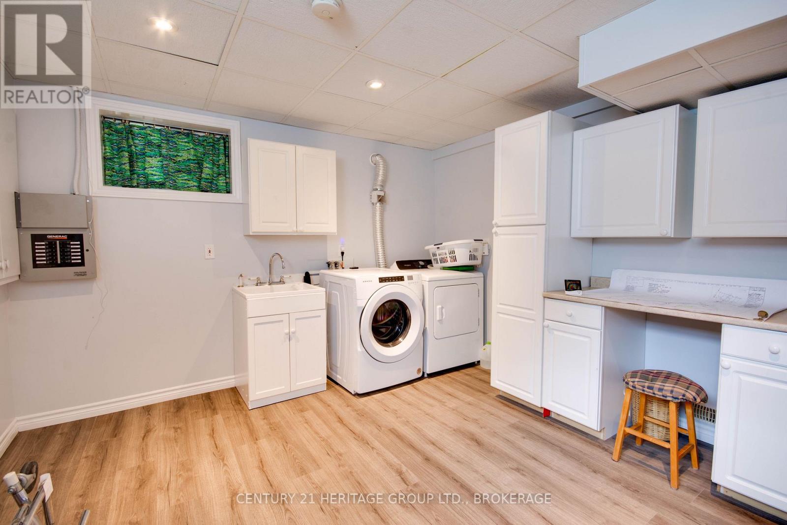 4309 MAPLE DRIVE - 32