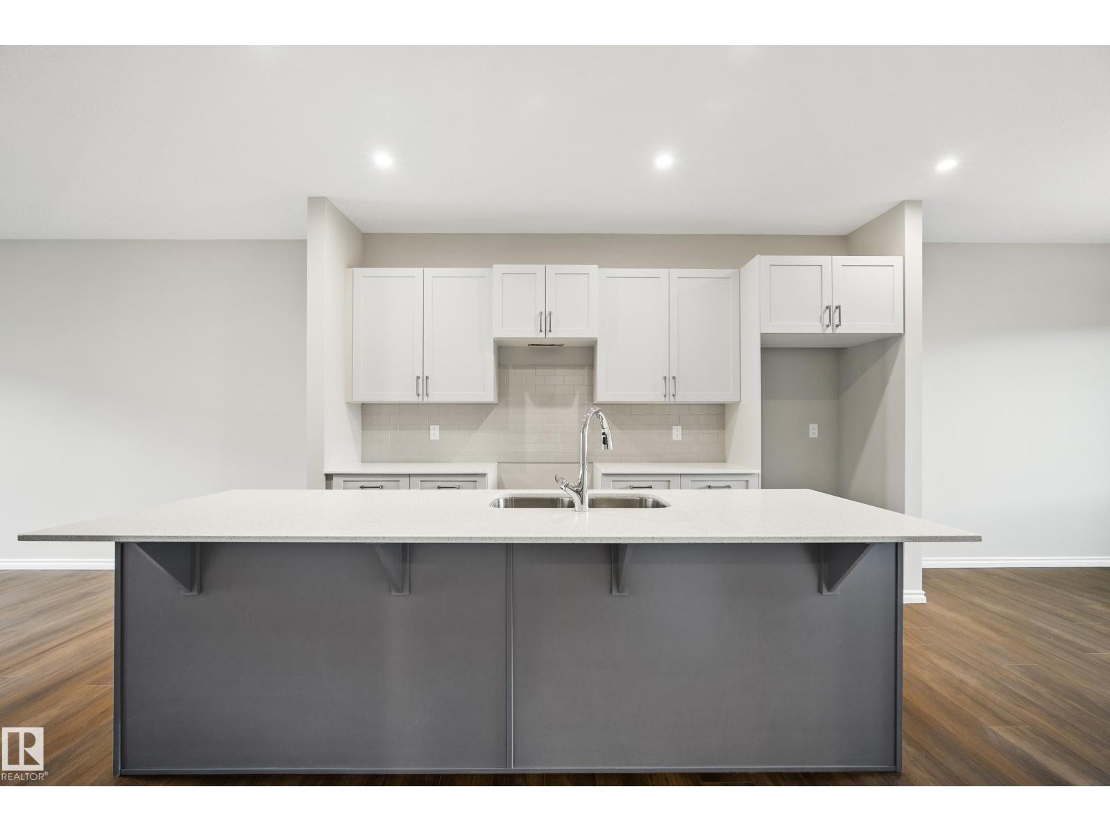 1222 MCLEOD AV - 14